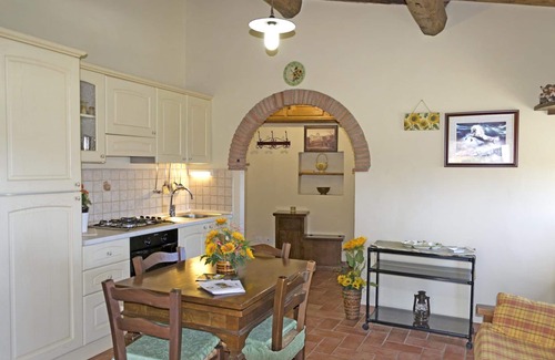 Cortona House | Stunning private villa for 4 people with pool, WIFI, TV, terrace, pets allowed and panoramic view