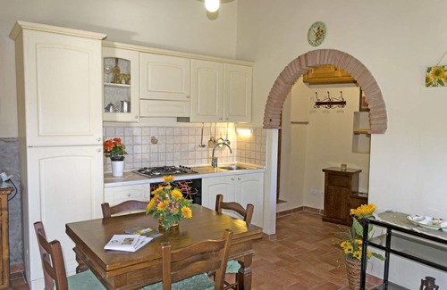 Cortona House | Stunning private villa for 4 people with pool, WIFI, TV, terrace, pets allowed and panoramic view