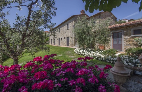 Camucia Villa | Stunning private villa for 13 people with A/C, private pool, WIFI, TV, terrace and panoramic view