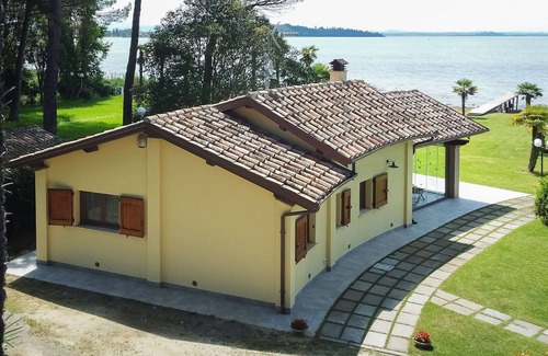 San Feliciano House | Stunning private villa for 5 people with WIFI, A/C, TV, terrace and pets allowed