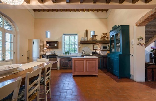 Orentano Villa | Stunning private villa for 12 people with private pool, WIFI, A/C, TV and panoramic view