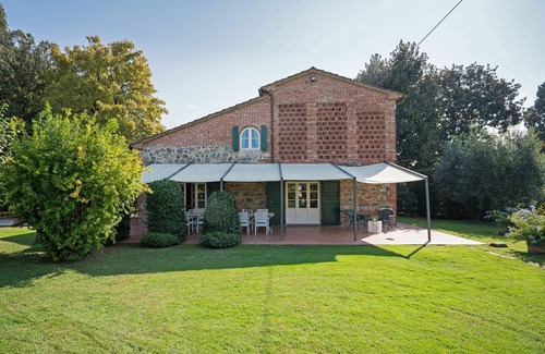 Orentano Villa | Stunning private villa for 12 people with private pool, WIFI, A/C, TV and panoramic view