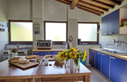 Cetona Villa | Stunning private villa for 20 people with WIFI, private pool, A/C, TV, veranda and panoramic view