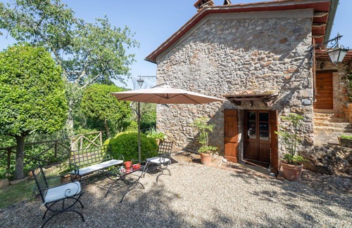 Monticiano Villa | Stunning private villa for 6 guests with private pool, WIFI, TV, patio and pets allowed