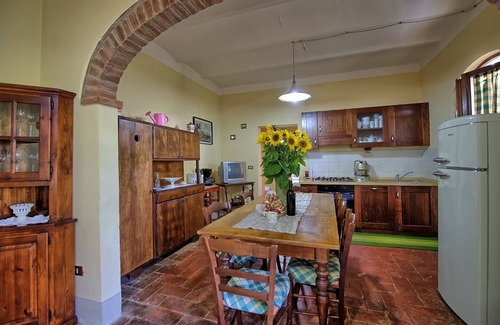 Le Piazze Villa | Stunning private villa with WIFI, private pool, TV, pets allowed and panoramic view, close to Ar.