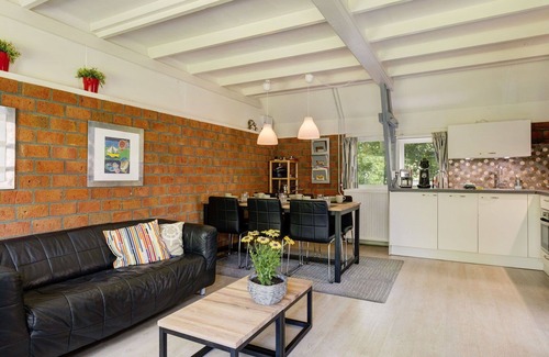 Anjum House | Stunning private villa for 6 people with WIFI, TV, terrace and pets allowed