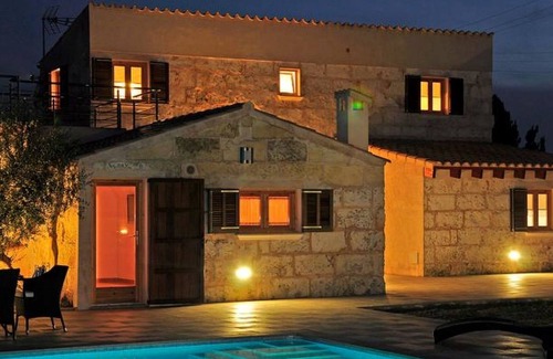 Llubi Villa | Stunning private villa with private pool, A/C, WIFI, TV, terrace, pets allowed and parking