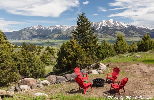 Emigrant House | Stunning Property * Yellowstone Park * ChicoHotSprings * Hot Tub * Amazing Views