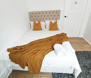 Sydenham House | Stunning Queen Room 1Min Walk to Station with 55 Inch TV