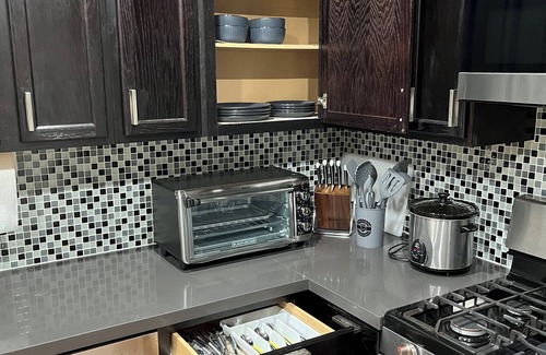 Vista Cottage | Stunning, Quiet Vista Retreat Newly Remodeled and 10 Minutes from the Beach!