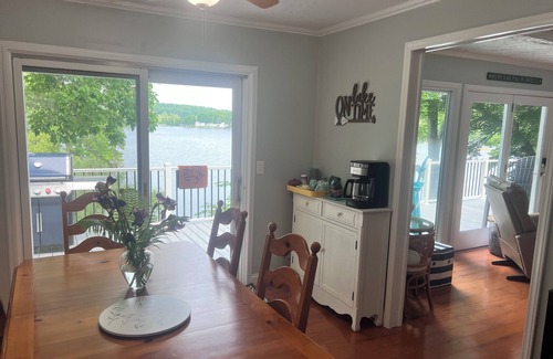 Radford Cottage | Stunning Radford lake house on Claytor Lake