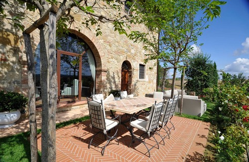 Pienza House | Stunning Refurbished Farmhouse With All Luxury Amenities & Staff Included