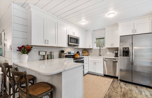 Kiawah Island Cottage | Stunning remodeled cottage, central location!