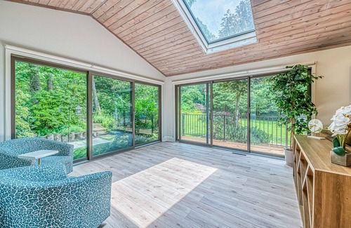 Flanders House | Stunning Renovated 1.7 Acre Estate w/Heated Pool in Southampton