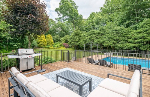 Flanders House | Stunning Renovated 1.7 Acre Estate w/Heated Pool in Southampton