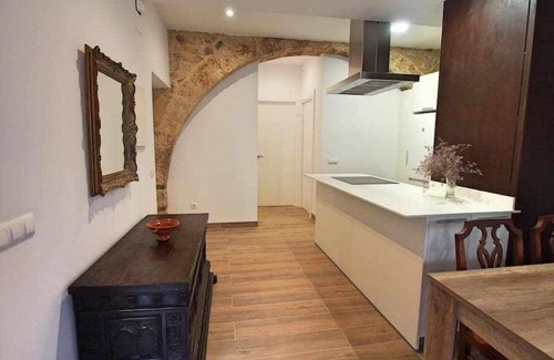 Besalu Apartment | Stunning renovated apt in Besalú old town