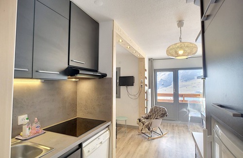 Les Bruyeres Apartment | Stunning Renovated 2-Room Apartment, Ski-In/Ski-Out, Sleeps 5, Free WiFi