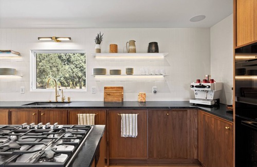 Napa House | Stunning Renovated Mid-Century Modern Home on 2.5 Acres in Napa Valley