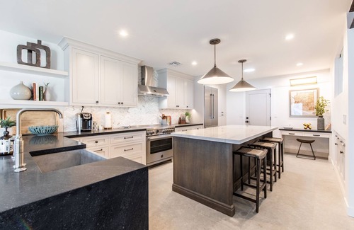 South Scottsdale House | STUNNING RENOVATION! ALL NEW! McCormick Ranch 3 King Beds Garage HTD Pool