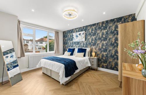 Staines House | Stunning Retreat - 5-Bed House and Garden in Staines