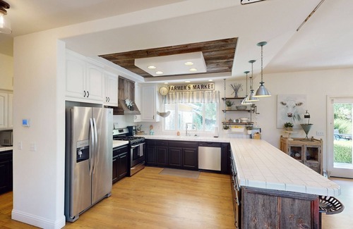 Kenwood House | Stunning retreat with private hot tub, firepit & 1 acre of country charm