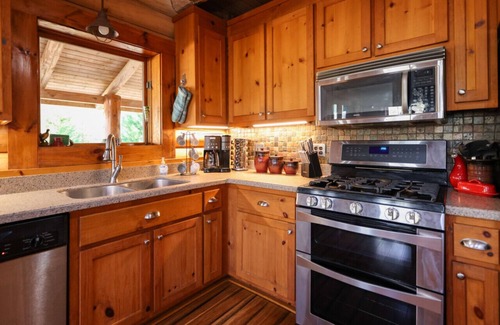 Stonehouse Cabin | Stunning! River-Front Log Cabin Near Williamsburg