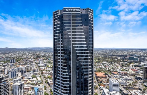 Brisbane Central Business District Apartment | Stunning River View 2-Bed with Pool, Sauna and Gym