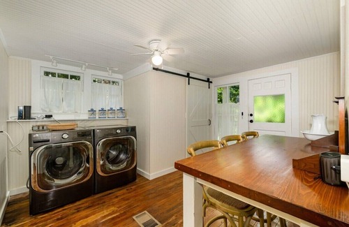 Melbourne House | Stunning River Views - Historic 3br Walk Dntn