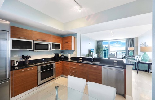 Edgewood Condo | Stunning Riverfront High Rise 2-bed condo w/Pool, Spa, Fitness, Clubroom & More!