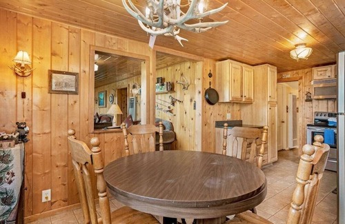 Estes Park Cabin | STUNNING ROCKY MOUNTAIN VIEWS!