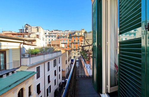 Monti Condo | Stunning Rooftop Terrace! Perfect for Families & Groups