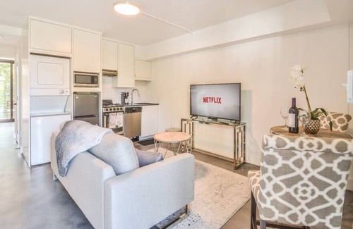 Virginia Highland Condo | Stunning Sanctuary In The Heart Of Midtown-Ponce City