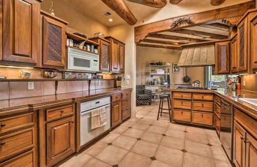 West Alameda House | Stunning Santa Fe SW-Style Getaway w/Indoor Pool!