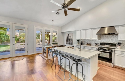 Paradise Valley Village House | ☼ Stunning Scottsdale Retreat with Backyard Putting Green for Golf Enthusiast!