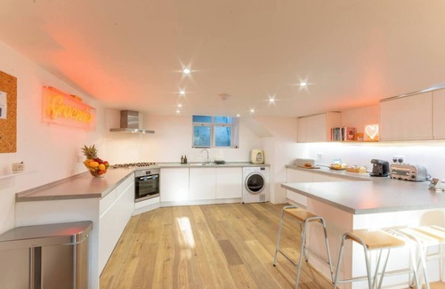 Margate Old Town House | Stunning Sea View Townhouse in Margate's Historic Terrace, Sleeps 8, Near Beach & Old Town