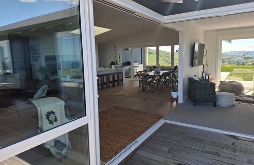 Waimarama House | Stunning Sea Views