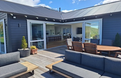 Waimarama House | Stunning Sea Views