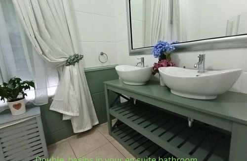 Durban North Apartment | Stunning Sea Views summarize this property!