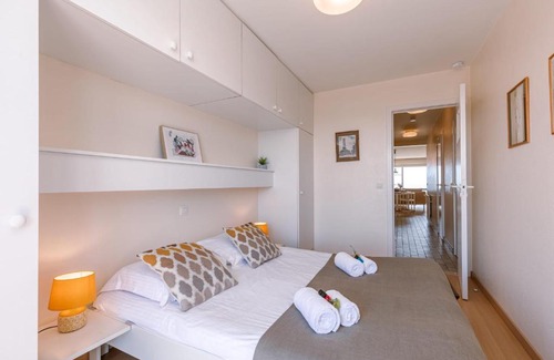 Heist Apartment | Stunning Seaview apt on 7th floor at beachfront