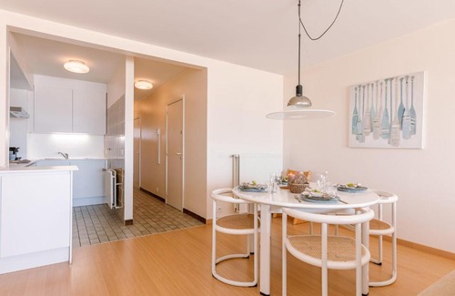 Heist Apartment | Stunning Seaview apt on 7th floor at beachfront