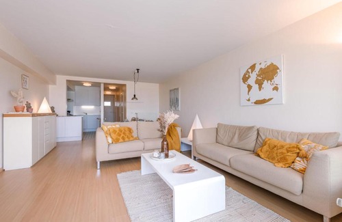 Heist Apartment | Stunning Seaview apt on 7th floor at beachfront