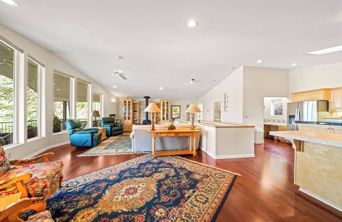 Lakehead Villa | Stunning Shasta Lake Views: Elegant 4BR Home with Decks & Game Room