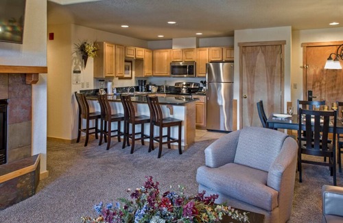 Peak 9 Cabin | Stunning Ski-in Ski-out 2 Bedroom lodge with all the premium amenities Sleeps 8