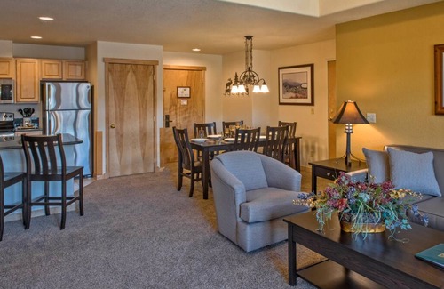 Peak 9 Cabin | Stunning Ski-in Ski-out 2 Bedroom lodge with all the premium amenities Sleeps 8