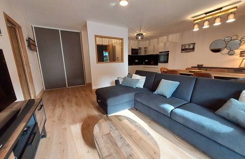 Valmorel Apartment | Stunning Ski-in/Ski-out Apartment for 7 with Balcony, WIFI and Parking