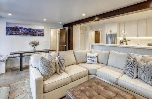 Aspen Apartment | Stunning Ski In-Ski Out Condo with Pool & Hot Tub