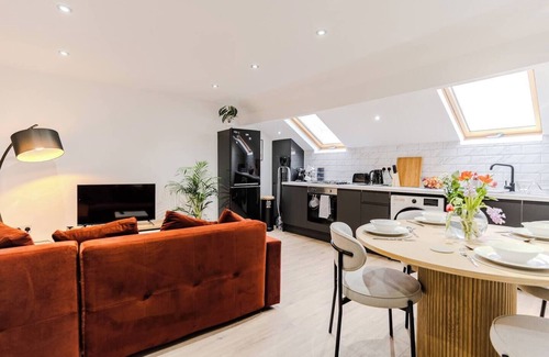 Harehills Apartment | Stunning Sky view 2 BR Flat - Home Away from Home