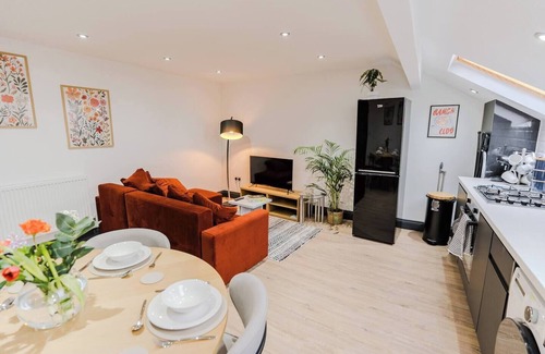 Harehills Apartment | Stunning Sky view 2 BR Flat - Home Away from Home