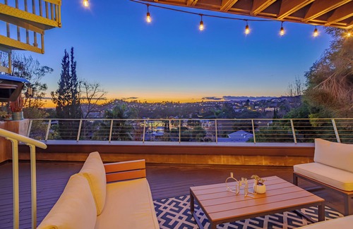 Silver Lake House | Stunning Skydeck Suite: 2-bedroom, ampitheater, hot tub, fully enclosed yard