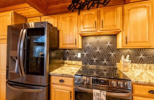 Snowshoe House | Stunning Snowshoe Home | Hot Tub | Pool Table